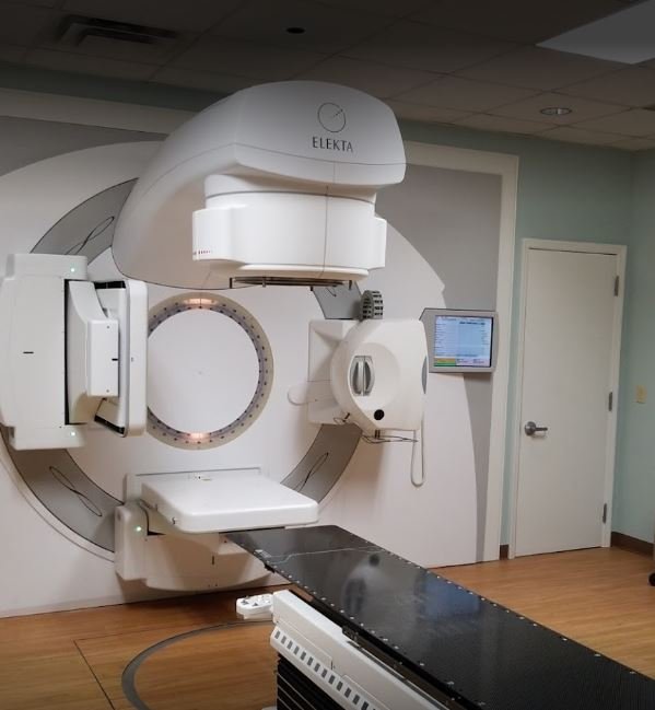 Advanced Elekta radiation therapy machine at CurePoint Cancer Center